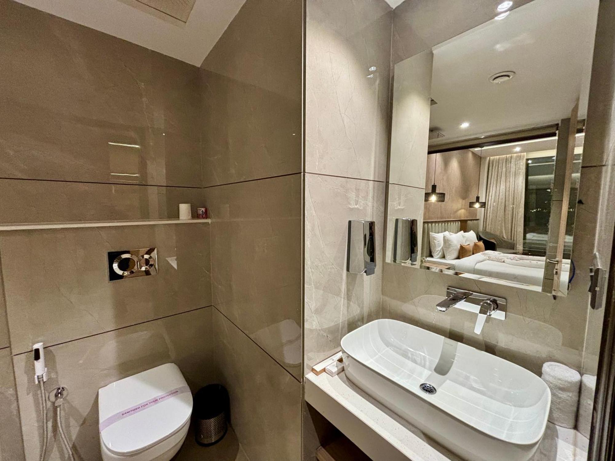 Deluxe Room,1770348710:JPEG